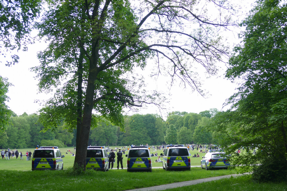 Großeinsatz im Englischen Garten Polizei schießt auf Mann